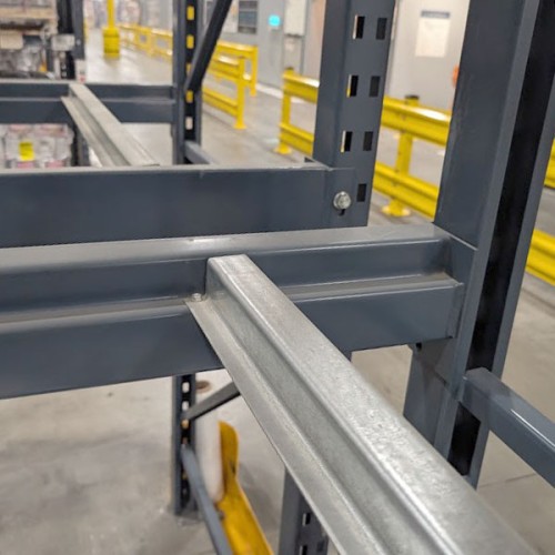 Pallet supports inside pallet rack beams Pallet supports inside pallet rack beams