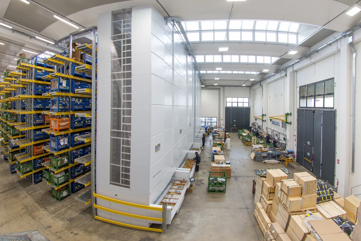 Smart warehouse with multiple vertical lift modules