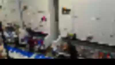 Modula VLM systems with two operators picking from trays