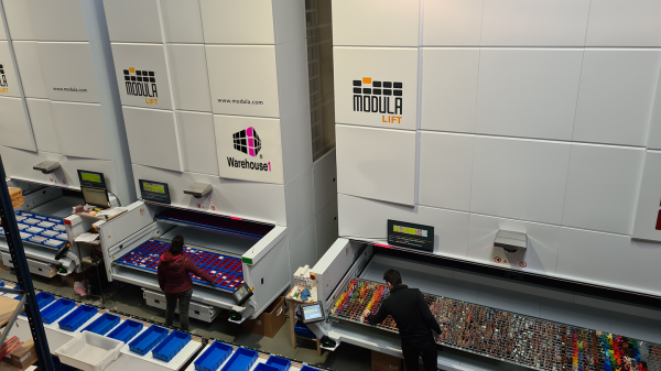 Modula VLM systems with two operators picking from trays